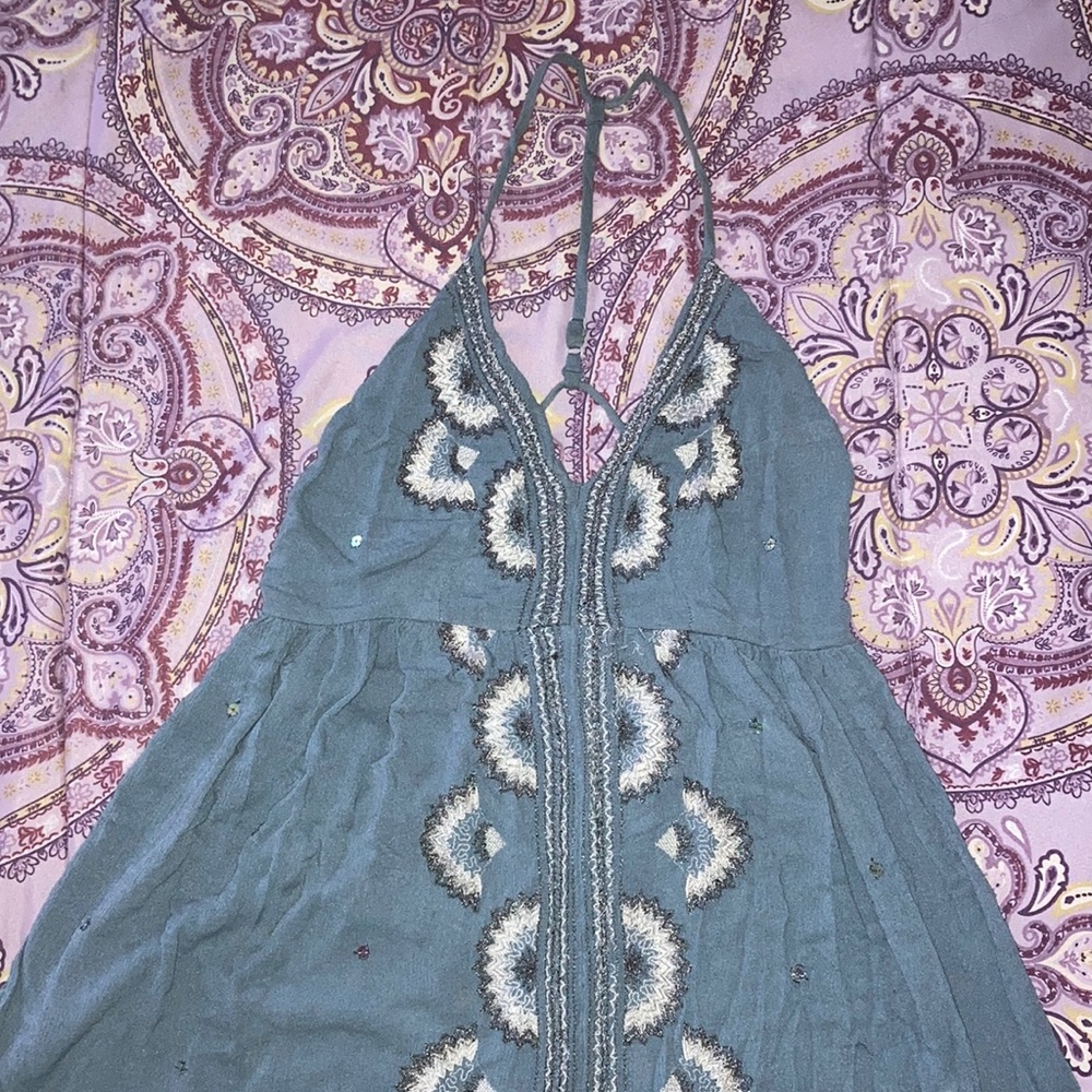 It’s really pretty. It doesn’t have a size tag so it could be medium or large.
